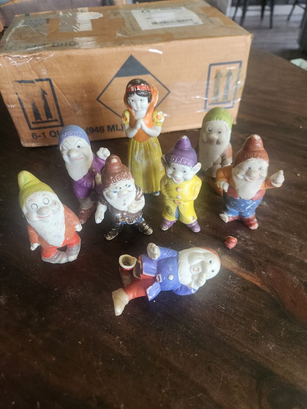1930's Vintage Seven Dwarf and Snow White Resin Figurine Set - Multi-Color